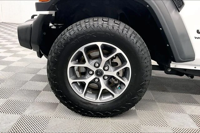 Used 2024 Bright White Clearcoat Jeep Sport S image 9