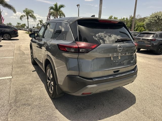 Used 2023 Gray Nissan SV image 9