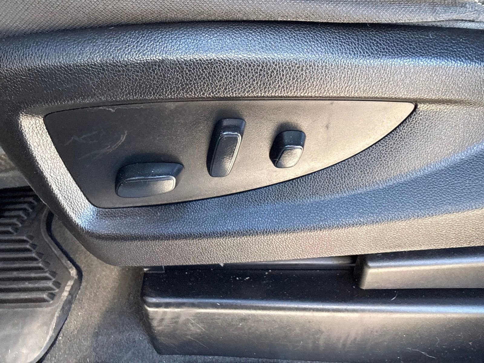 Used 2019 GRAPHITE METALLIC Chevrolet LT image 33