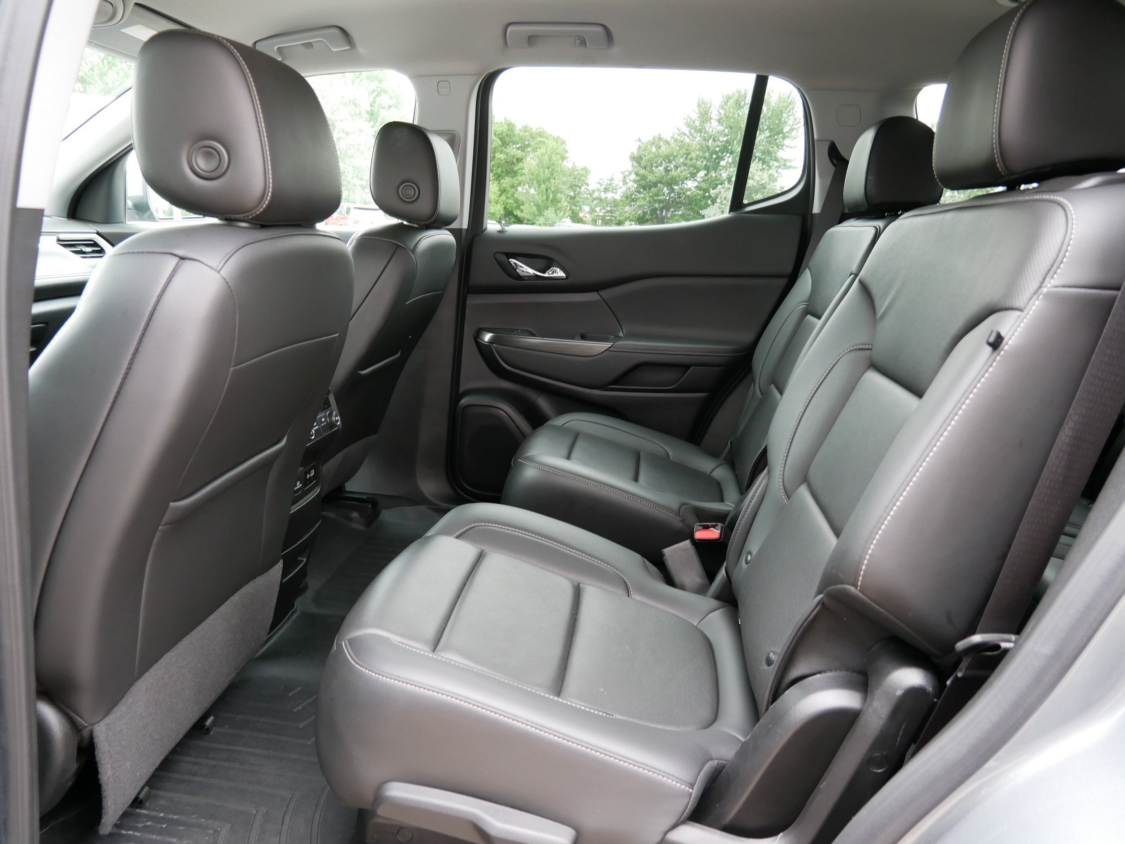 Certified Used 2023 Sterling Metallic GMC SLT image 11