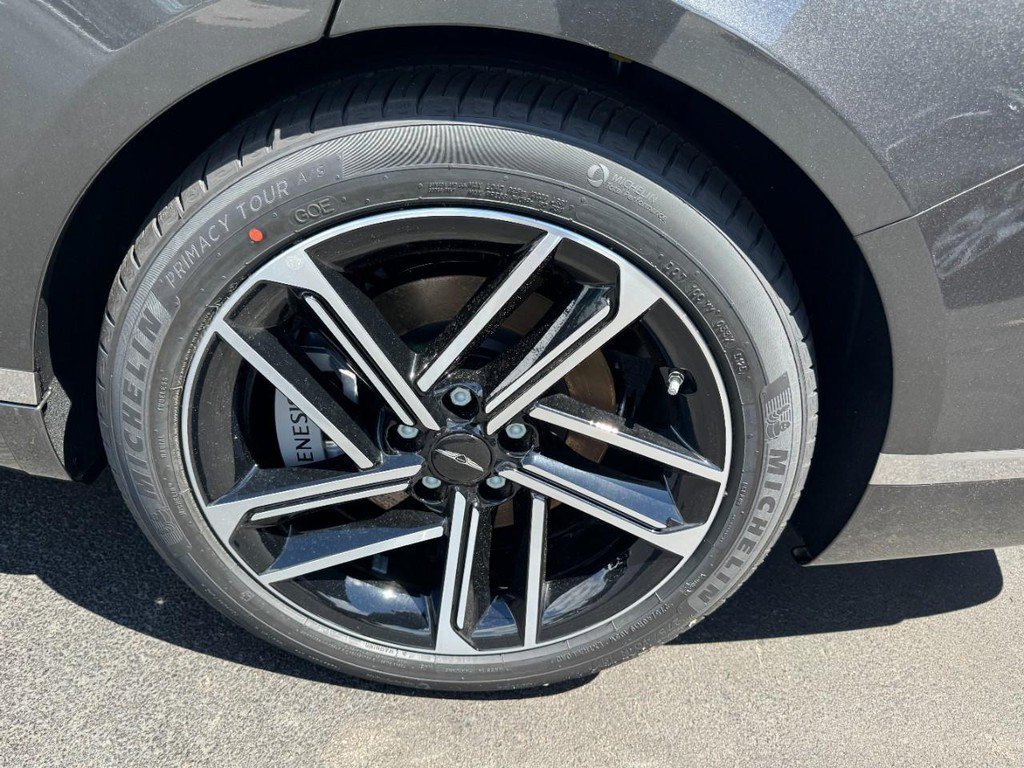 Used 2026 Makalu Gray Genesis 2.5T Advanced image 6
