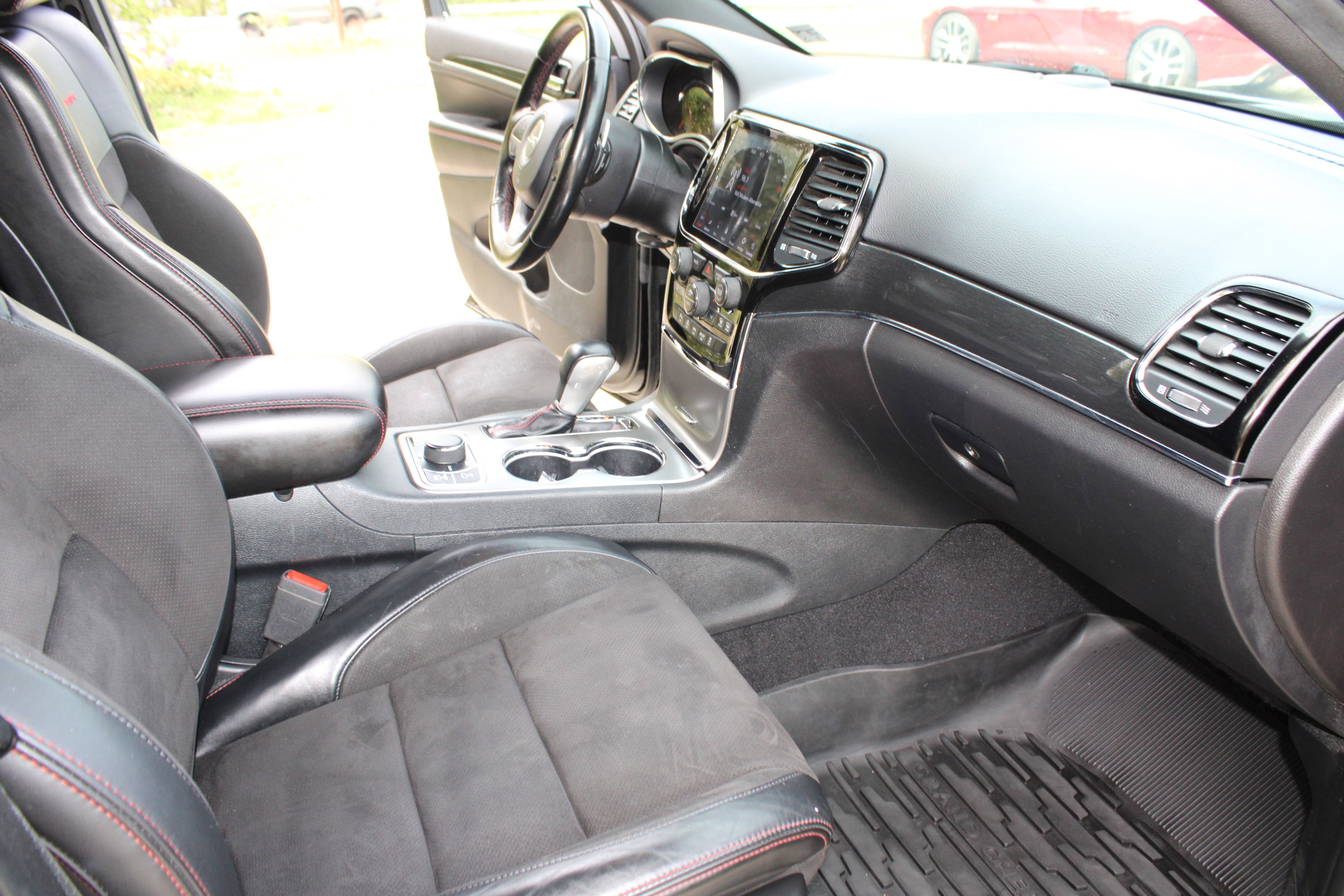 Used 2020 Diamond Black Crystal Pearlcoat Jeep Trailhawk image 23