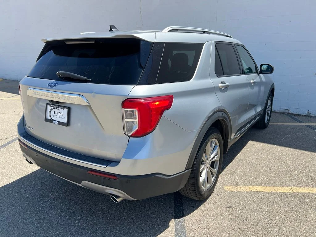 Used 2023 Silver Metallic Ford Limited image 6