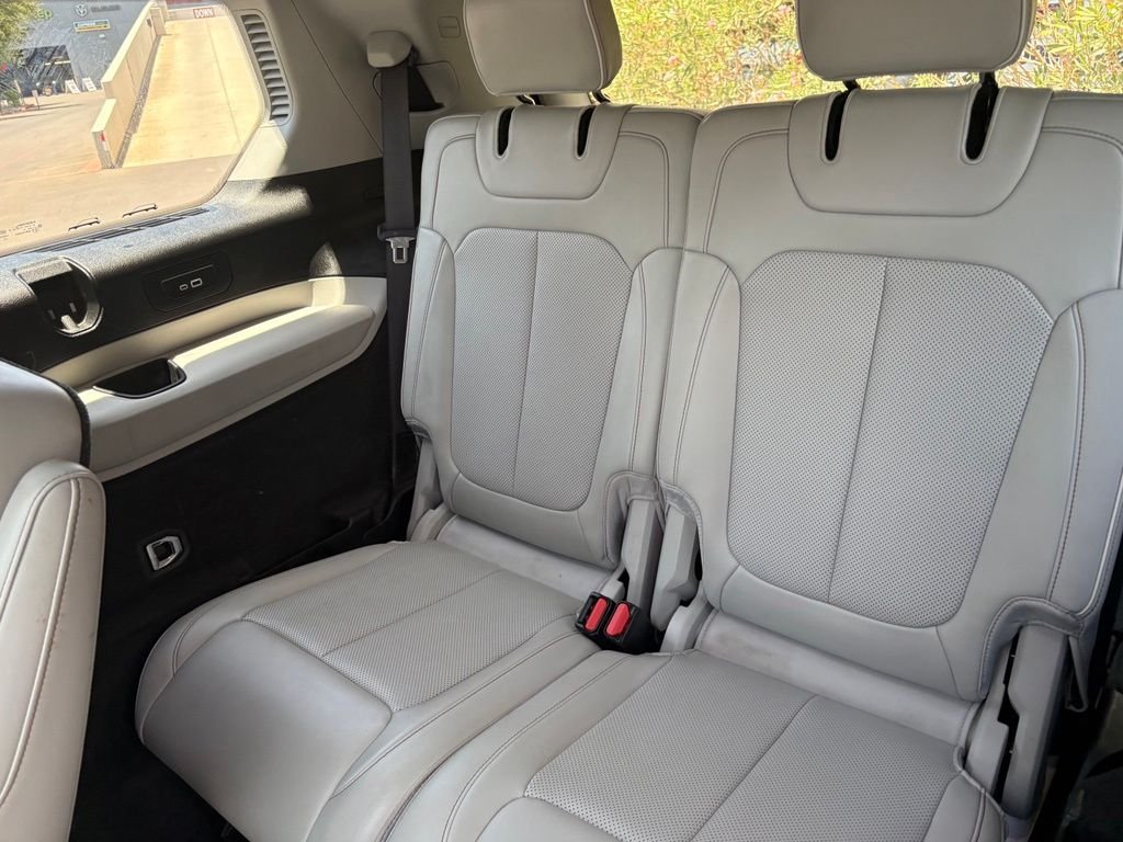 Used 2021 White Jeep Overland image 10
