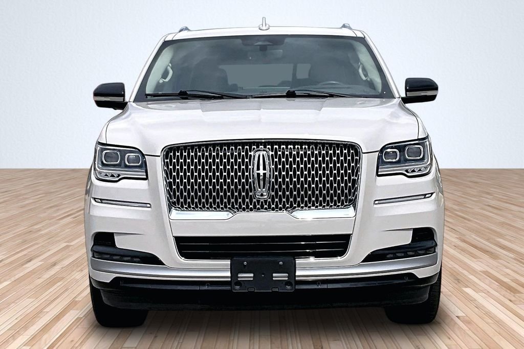 Used 2022 White Lincoln Reserve image 3