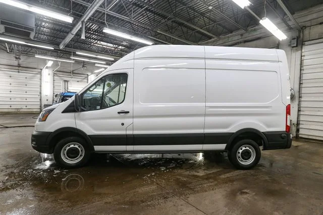 Used 2024  Ford Base image 6