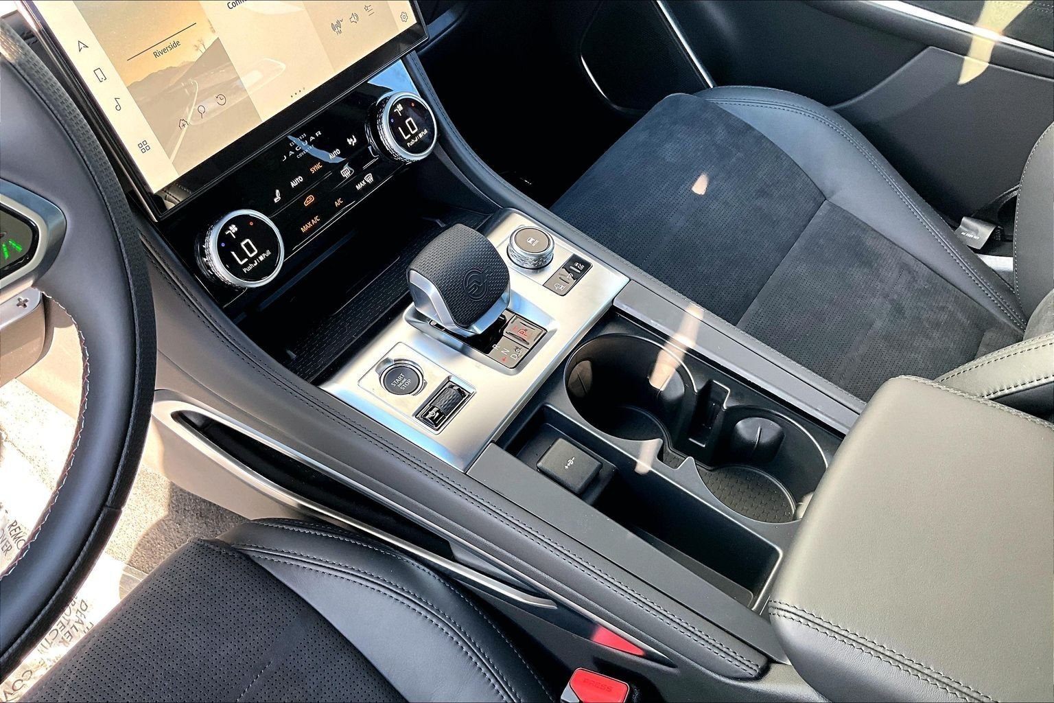 2026 Jaguar F-Pace SVR - Photo 8