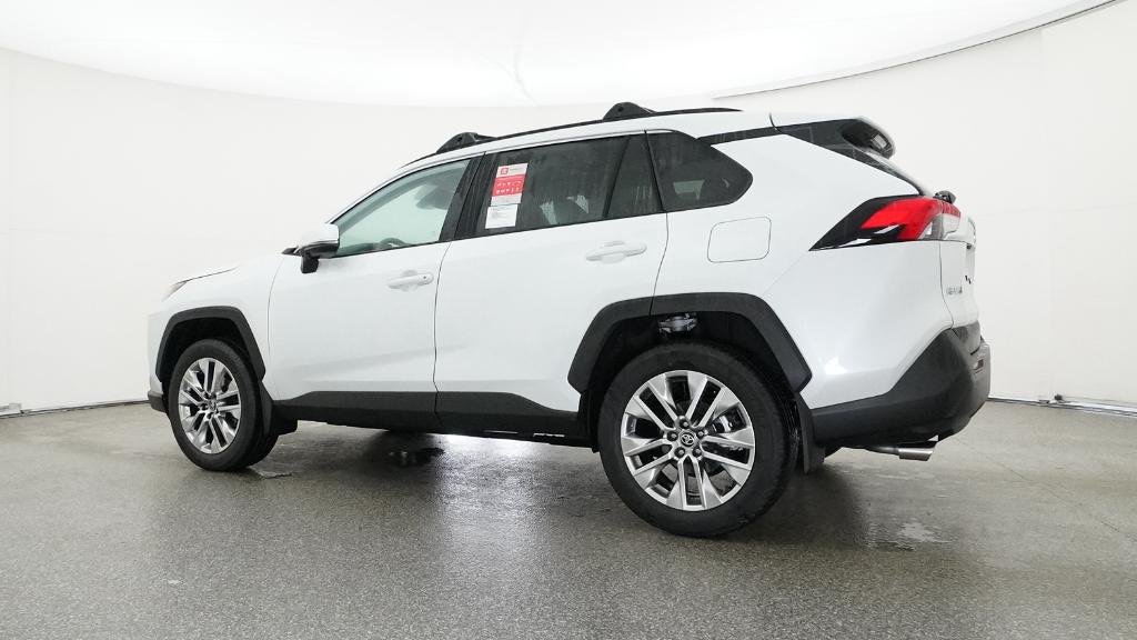 Certified Used 2025 Pearl Toyota XLE Premium image 37