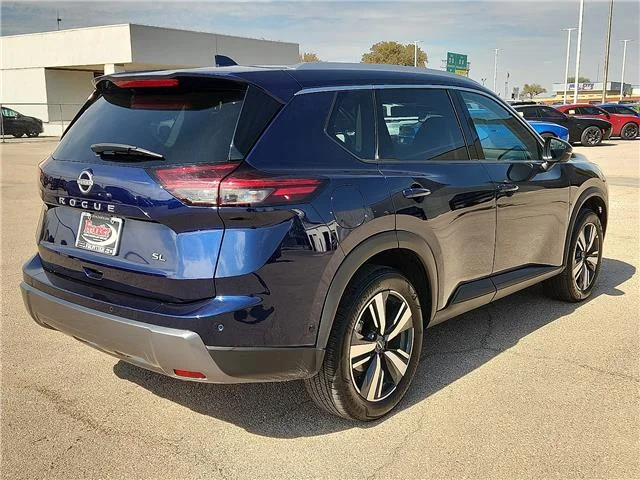 Used 2026 Blue Nissan  image 4