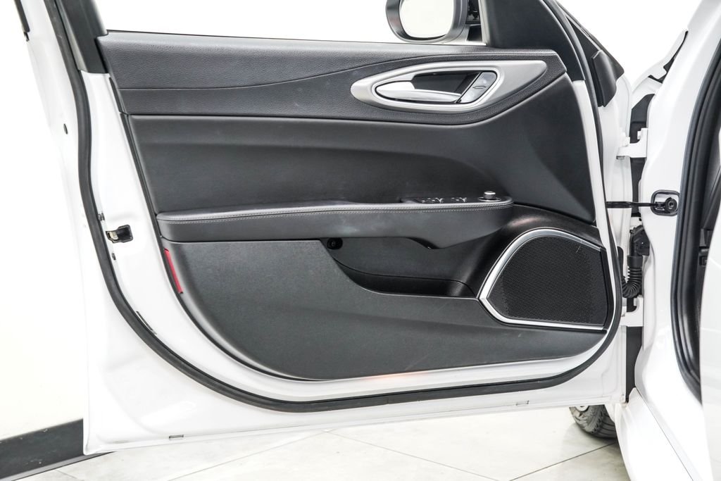 Used 2023 White Alfa Romeo Veloce image 40