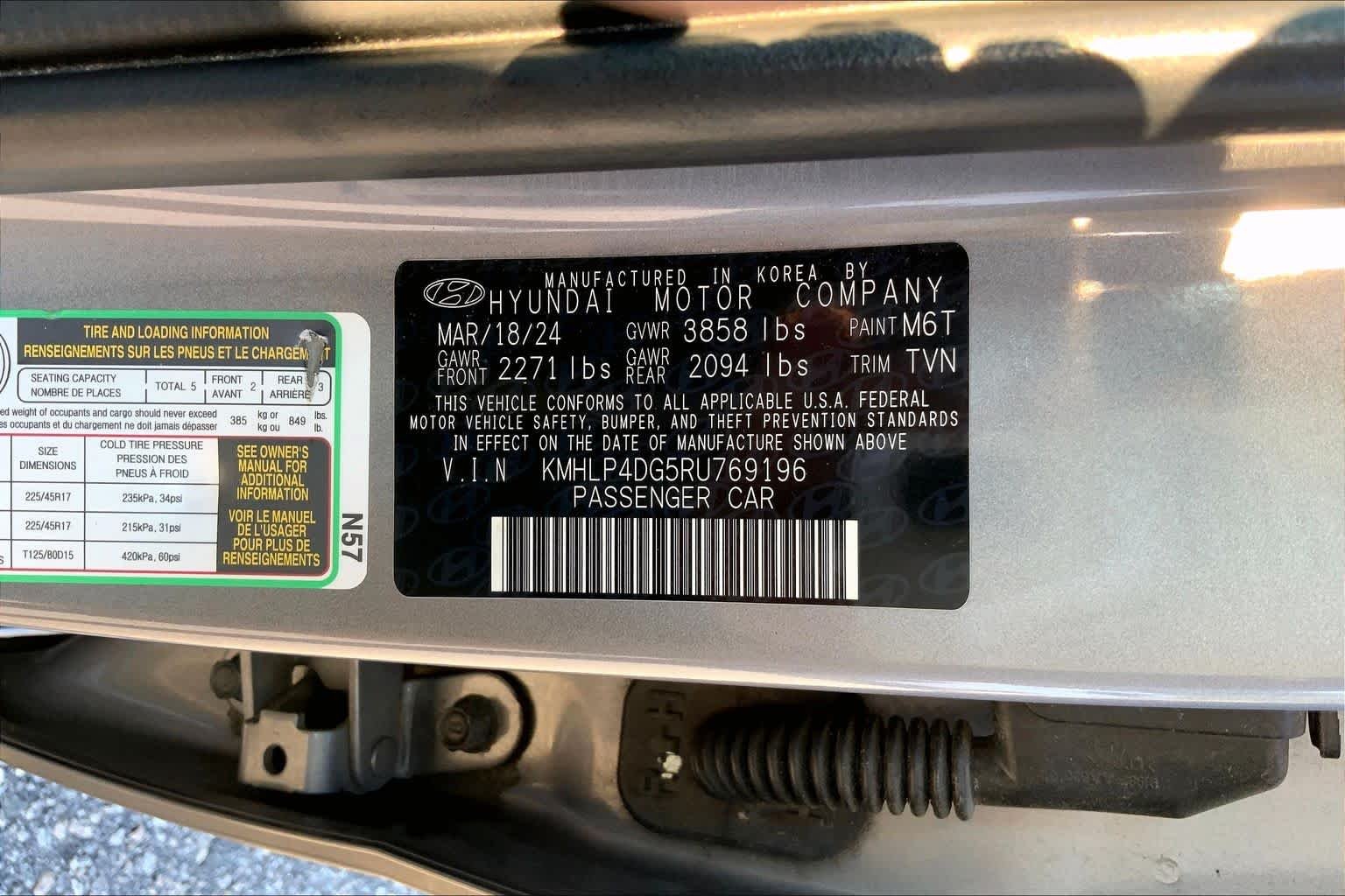 Used 2024 Fluid Metal Hyundai Limited image 29