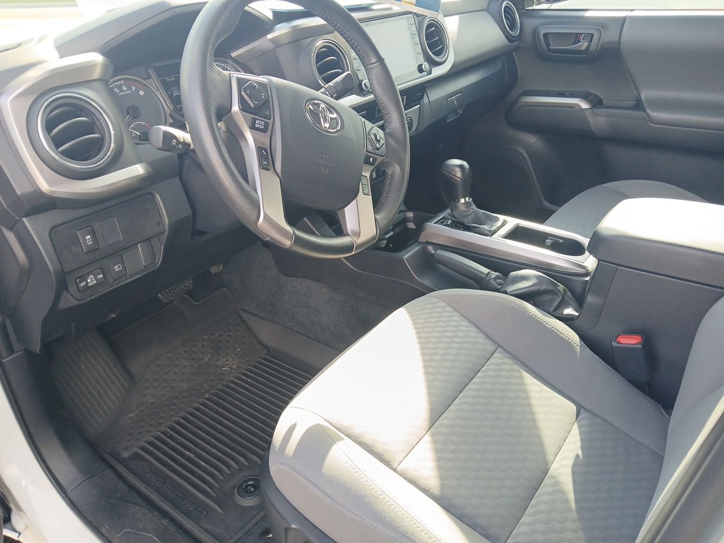 Used 2023 Ice Toyota SR5 image 8
