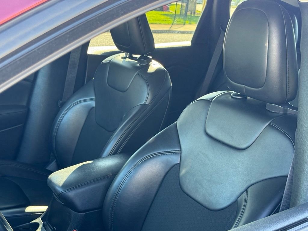 Used 2020 Red Jeep Latitude Plus image 19