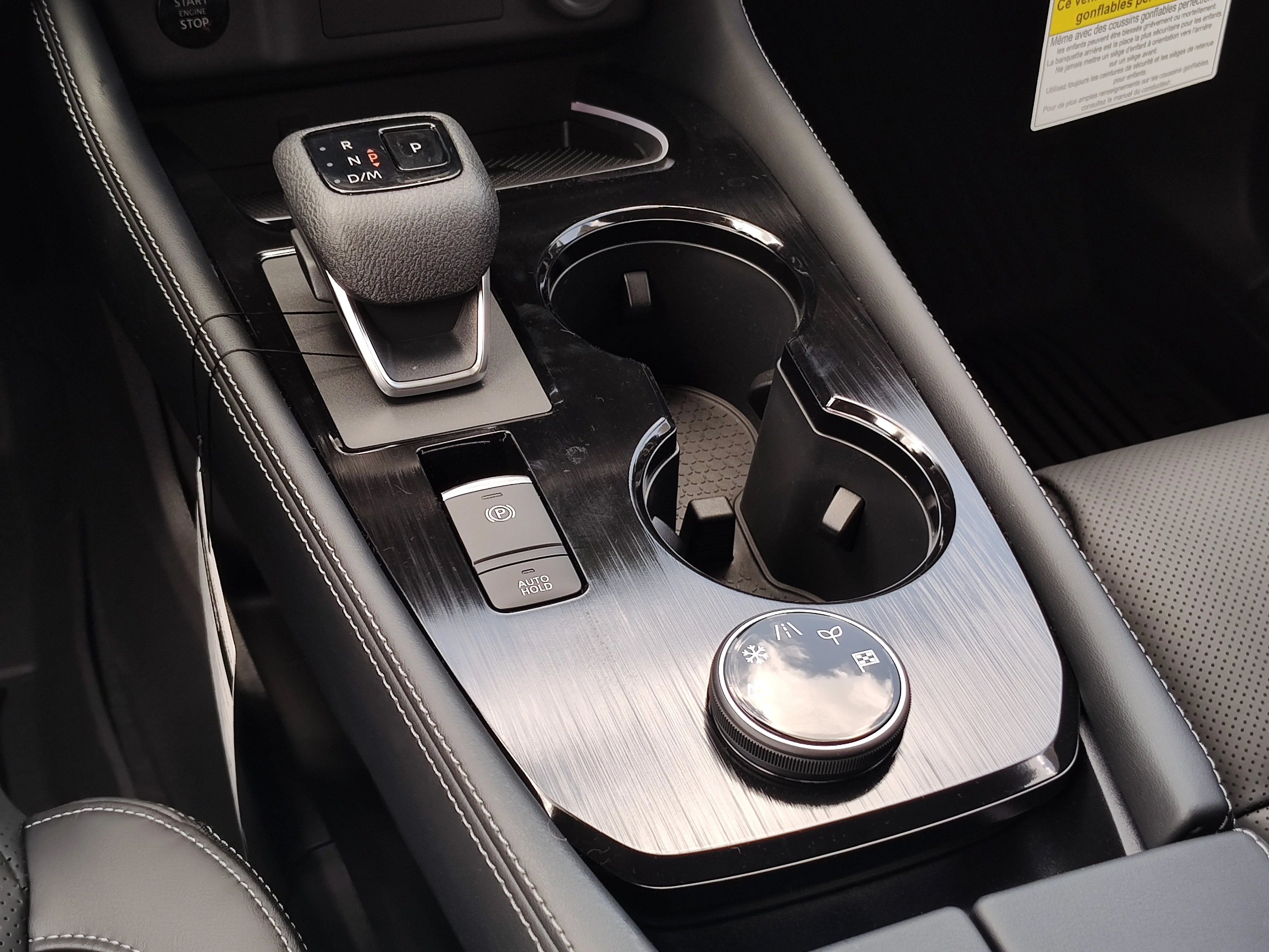 New 2026 Boulder Gray Pearl / Super Black Two-tone Nissan Platinum image 10