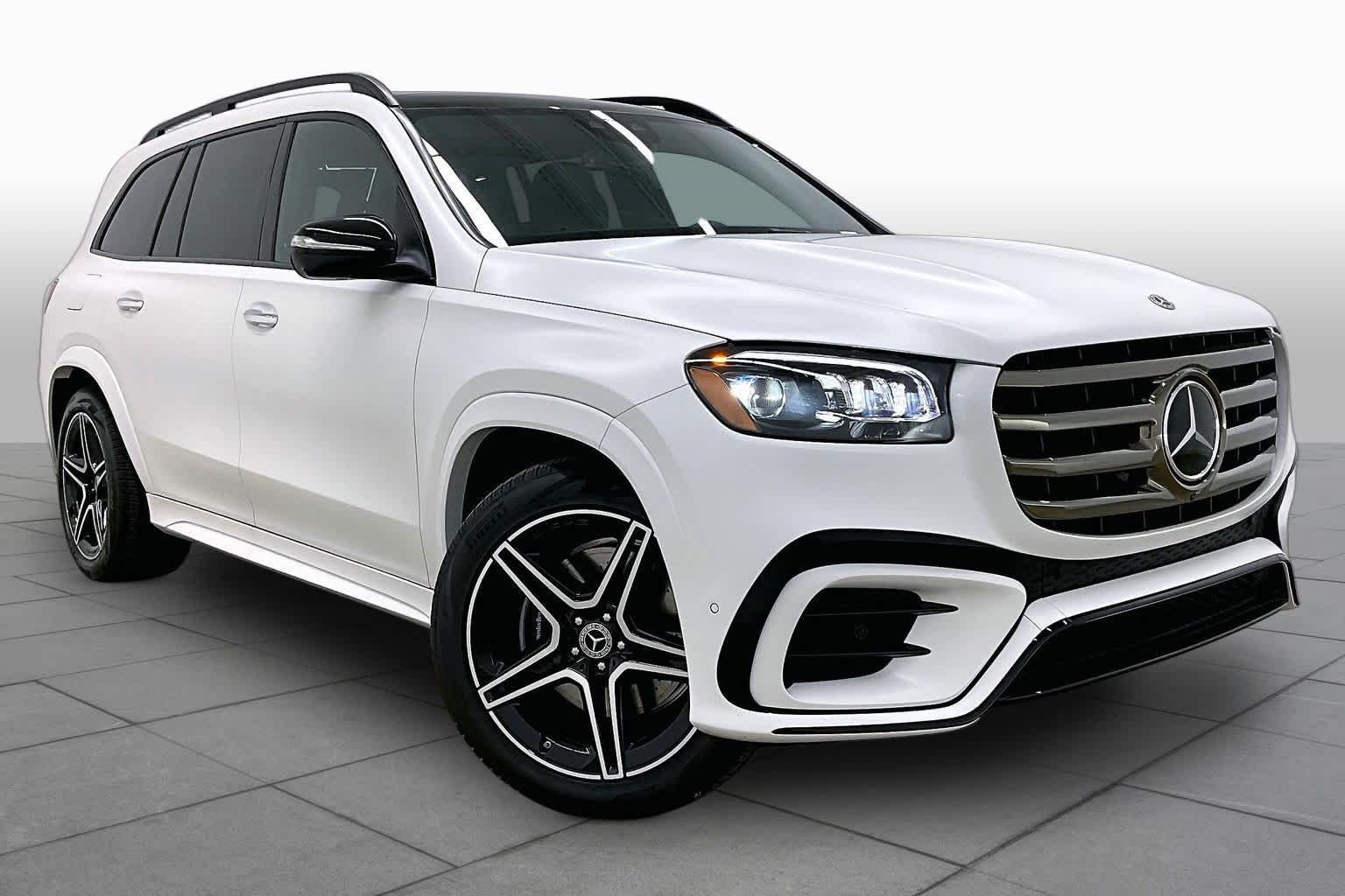 New 2026 MANUFAKTUR Moonlight White Magno Mercedes-Benz GLS 450 image 2