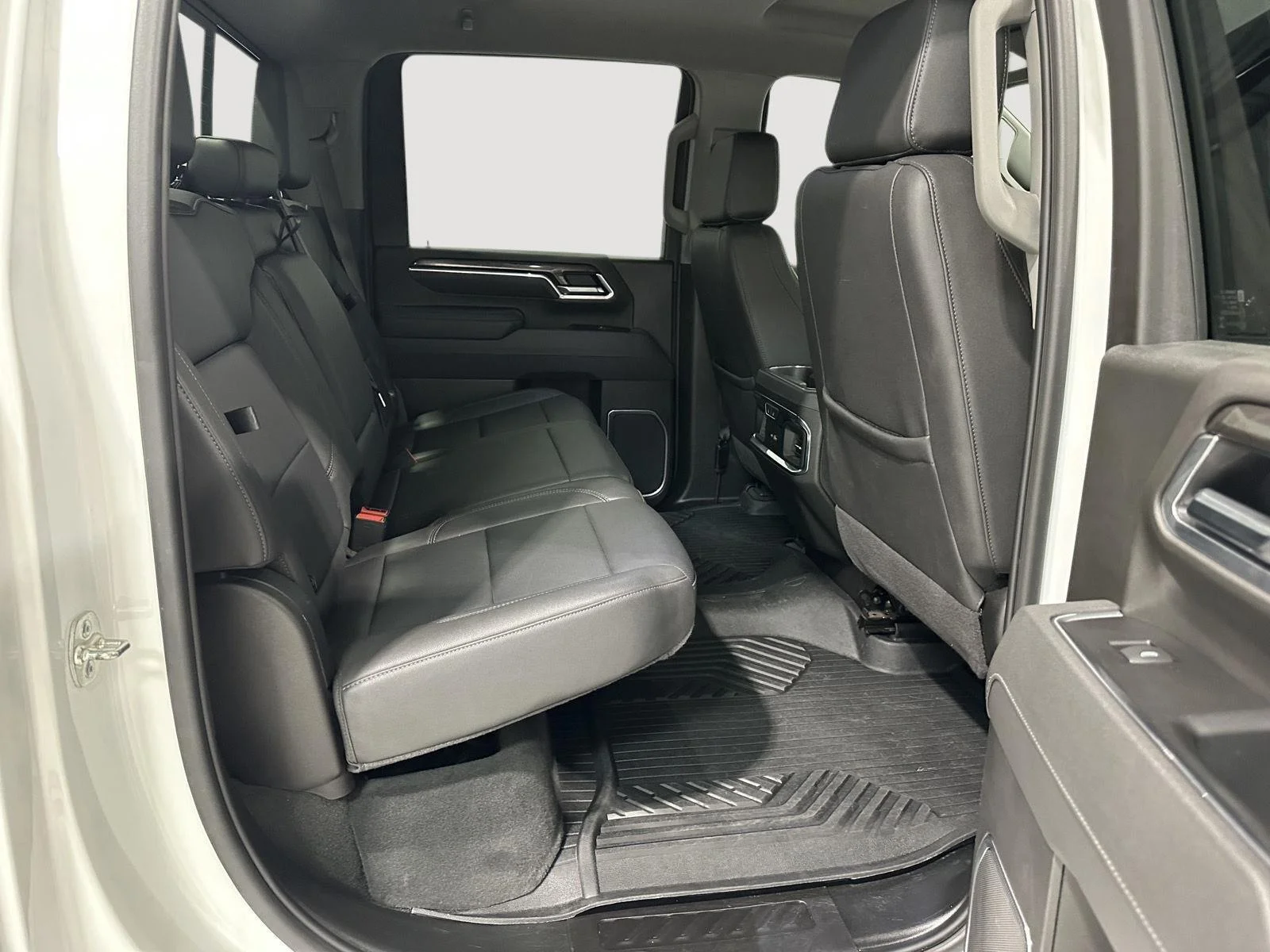 Used 2025 Summit White Chevrolet LTZ image 26