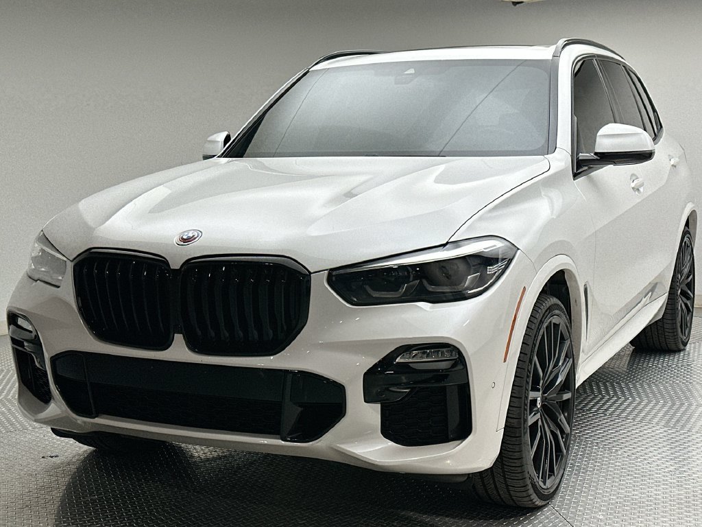 Used 2021 White Metallic BMW xDrive40i image 1