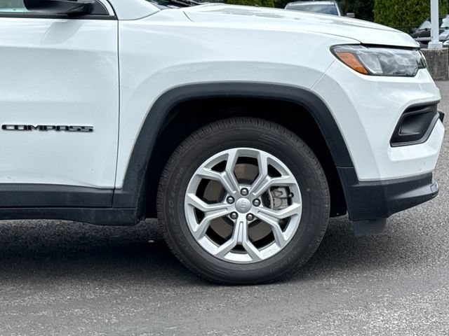 Used 2024 Bright White Clearcoat Jeep Latitude image 7