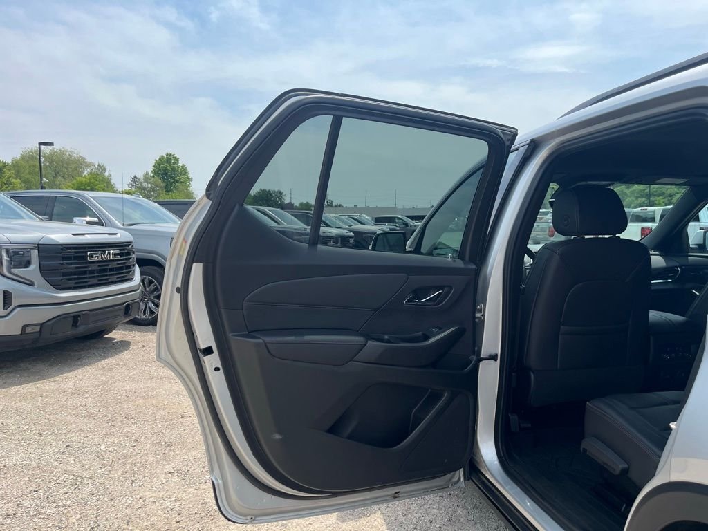 Used 2022 Silver Chevrolet RS image 26