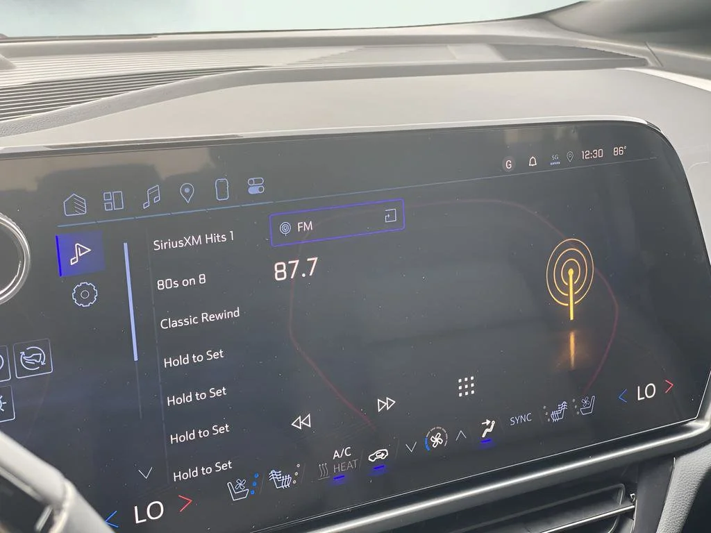 2025 Chevrolet Equinox EV RS - Photo 12