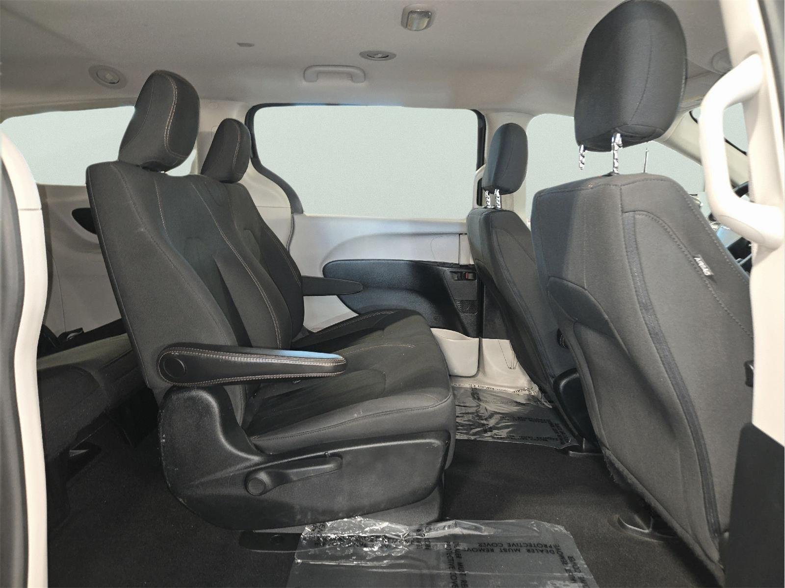 Used 2019 GRAY CHRYSLER L image 36
