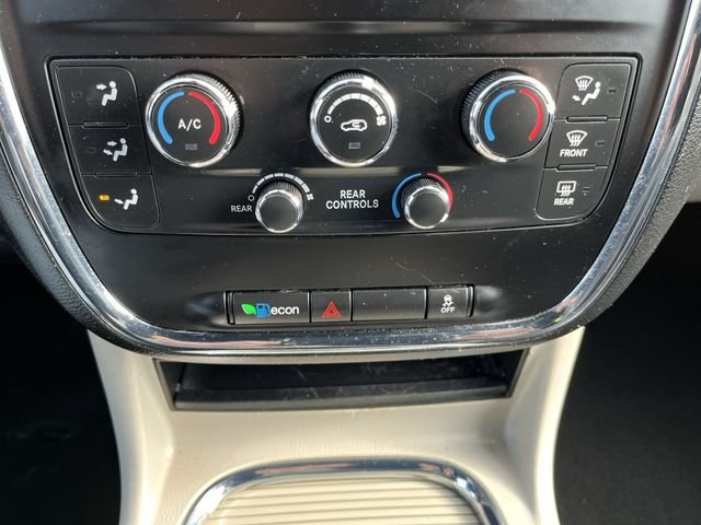 Used 2019 White Dodge SXT image 18