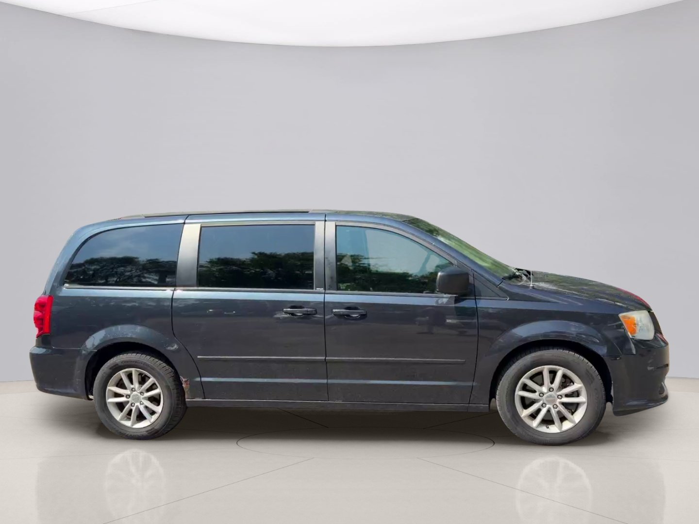 Used 2014 Gray Dodge SXT image 4