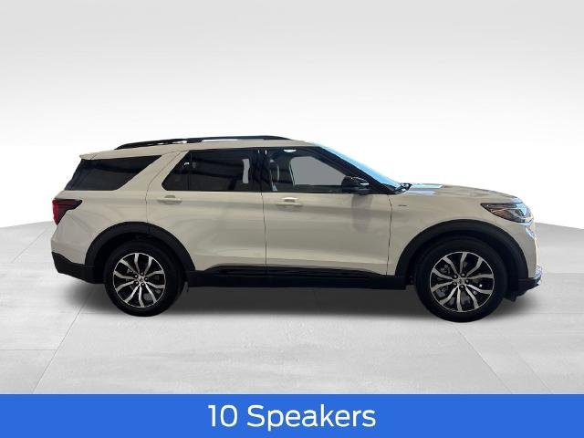 New 2026 Star White Metallic Tri-Coat Ford ST-Line image 8