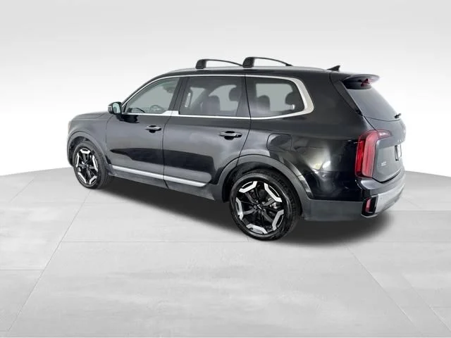 Used 2025 Black Kia S image 9