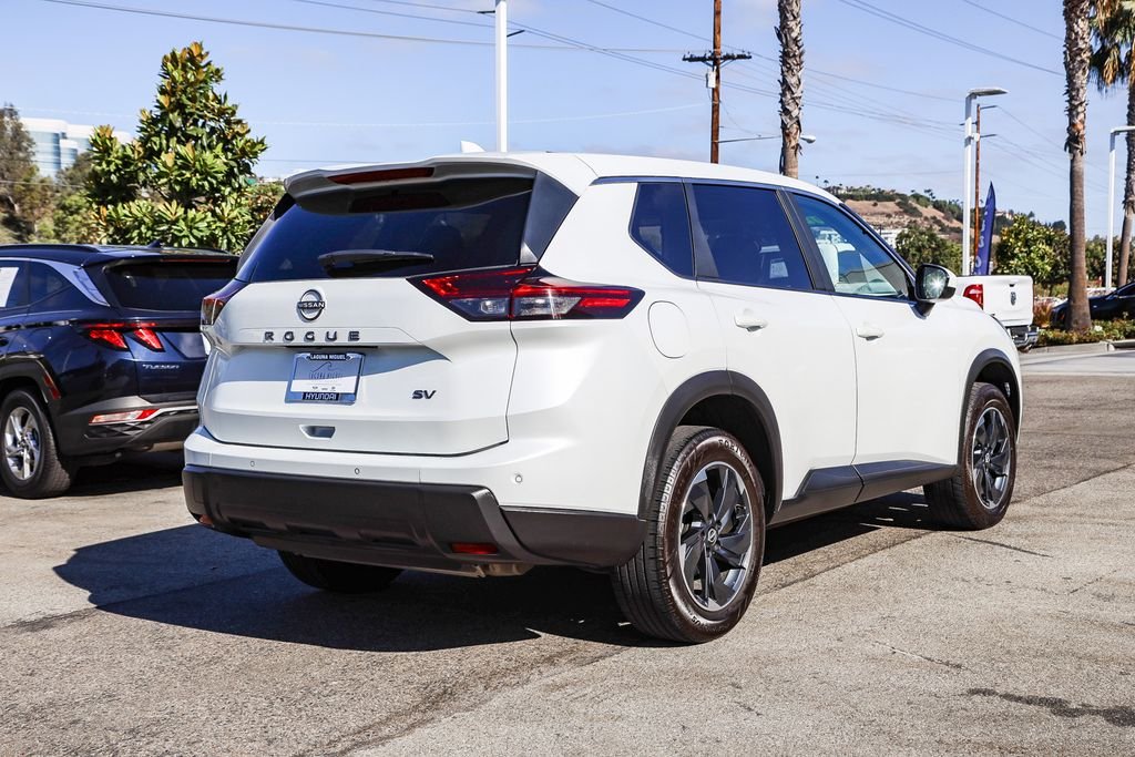 2024 Nissan Rogue SV - Photo 6
