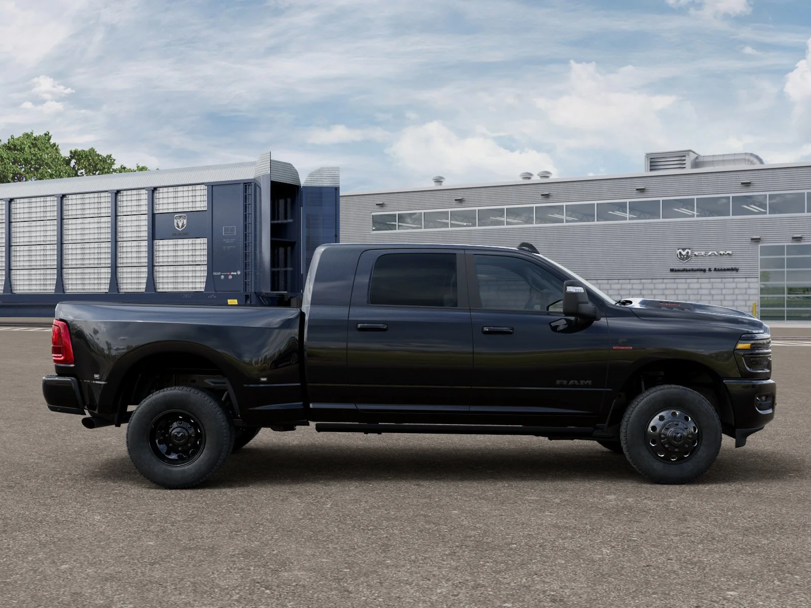 New 2026 Diamond Black Crystal Pearl-Coat Exterior Paint RAM Laramie image 23