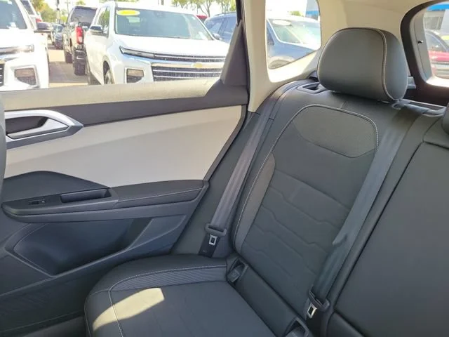 2025 Volkswagen Taos SE - Photo 14
