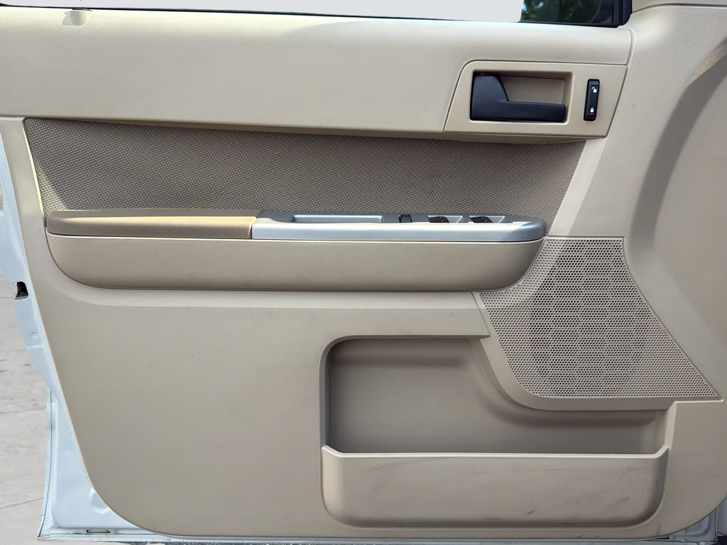 Used 2009 White Ford XLT image 25