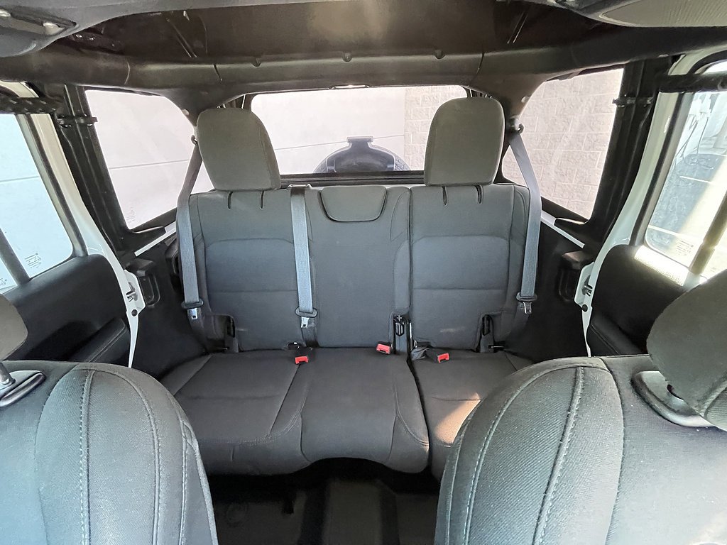 2022 Jeep Wrangler Unlimited Sahara - Photo 19