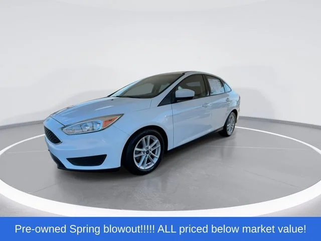 Used 2018 White Ford SE image 4