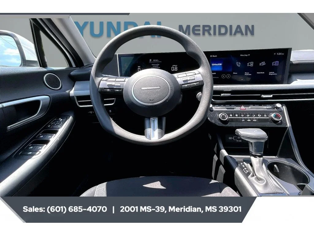 Used 2025 Serenity White Hyundai SE image 5