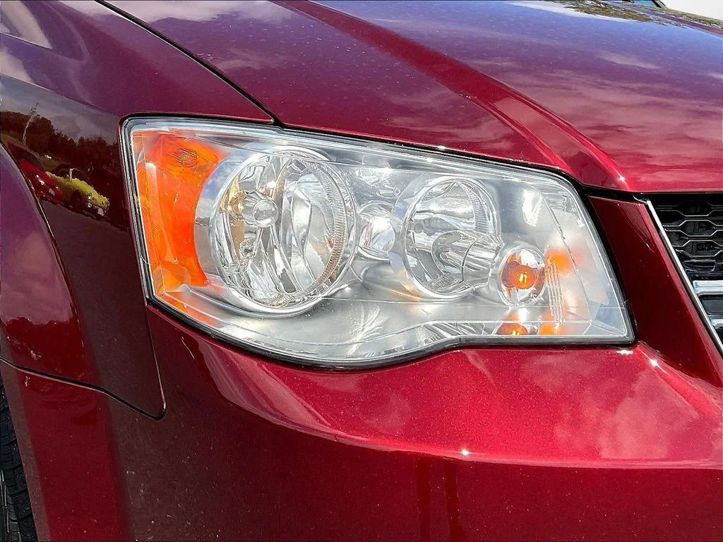 Used 2019 Red Dodge SXT image 36