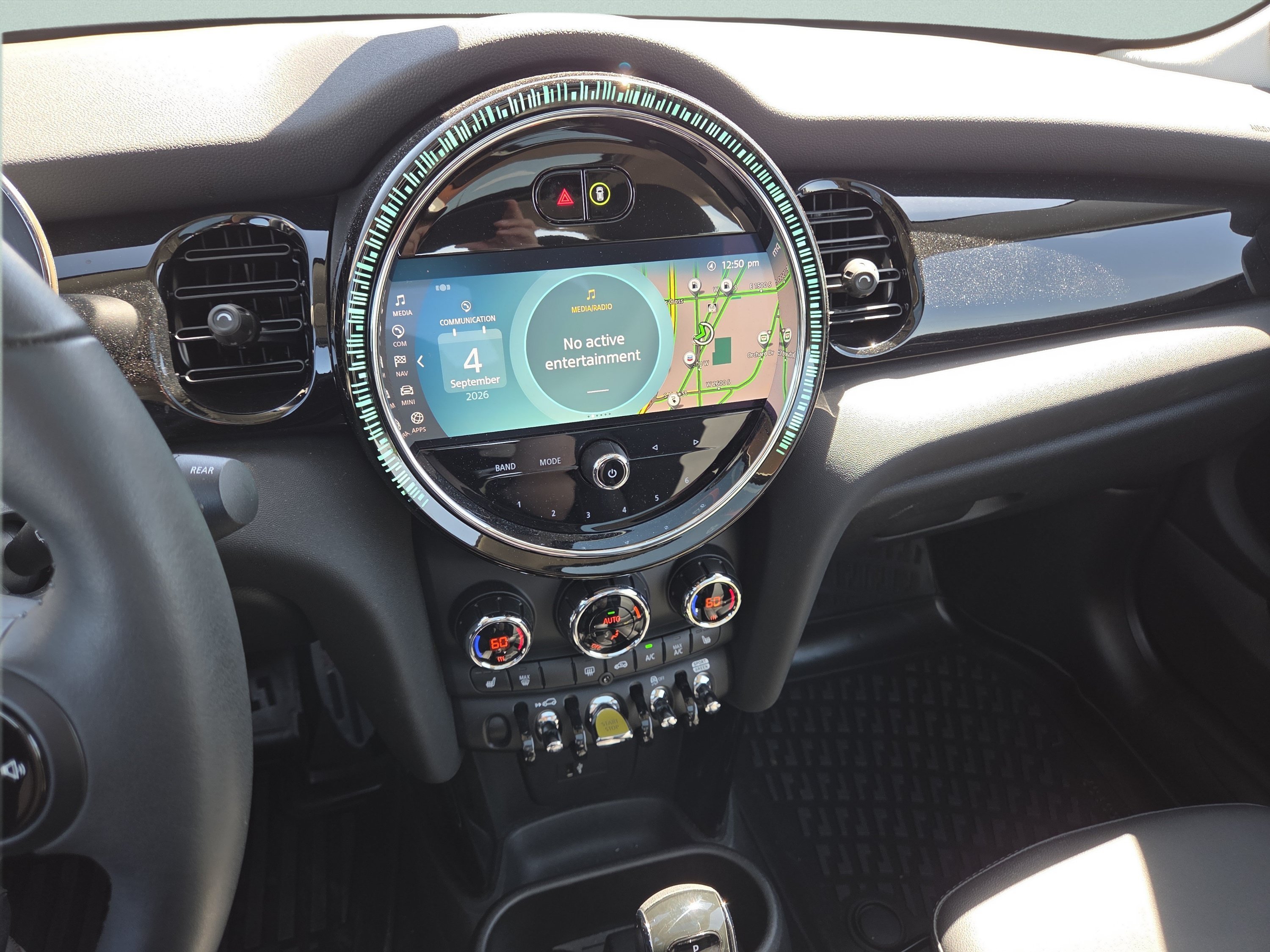 Used 2024 British Racing Green MINI Cooper SE image 33