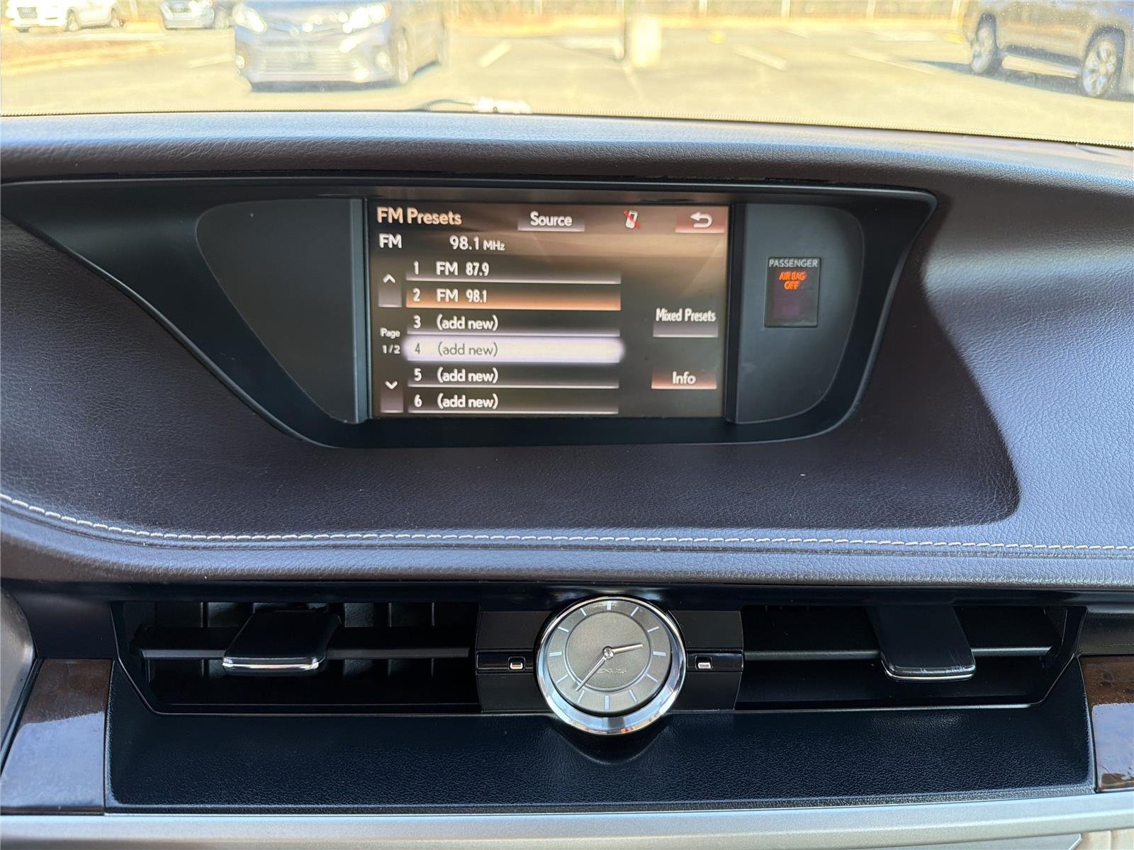 Used 2018  LEXUS  image 5