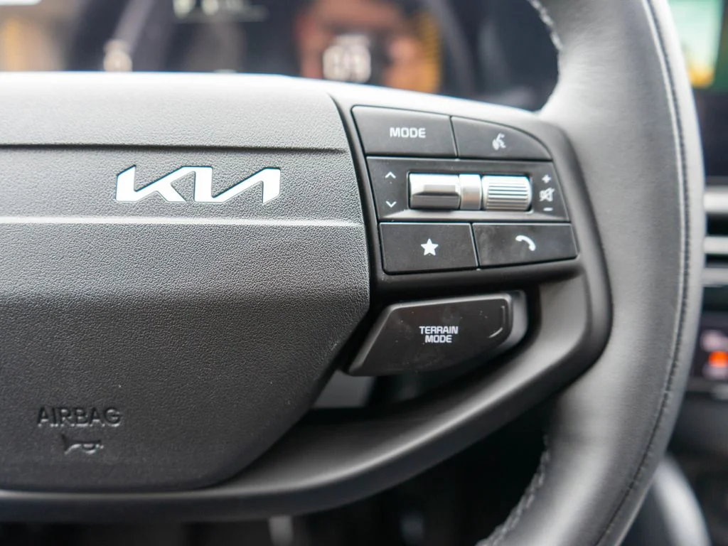 New 2026 Glacial White Pearl Kia X-Line image 19