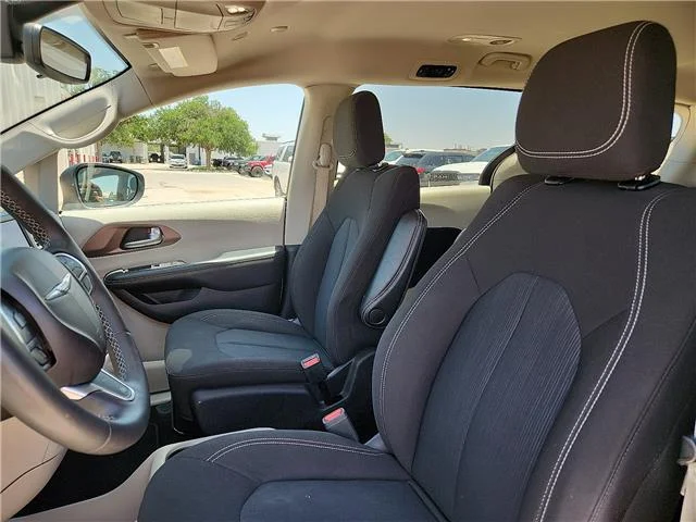 Used 2023 White Chrysler LX Passenger image 12