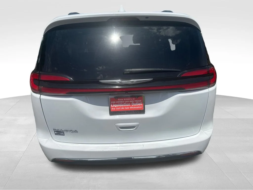 Used 2022 White Chrysler Touring L image 20