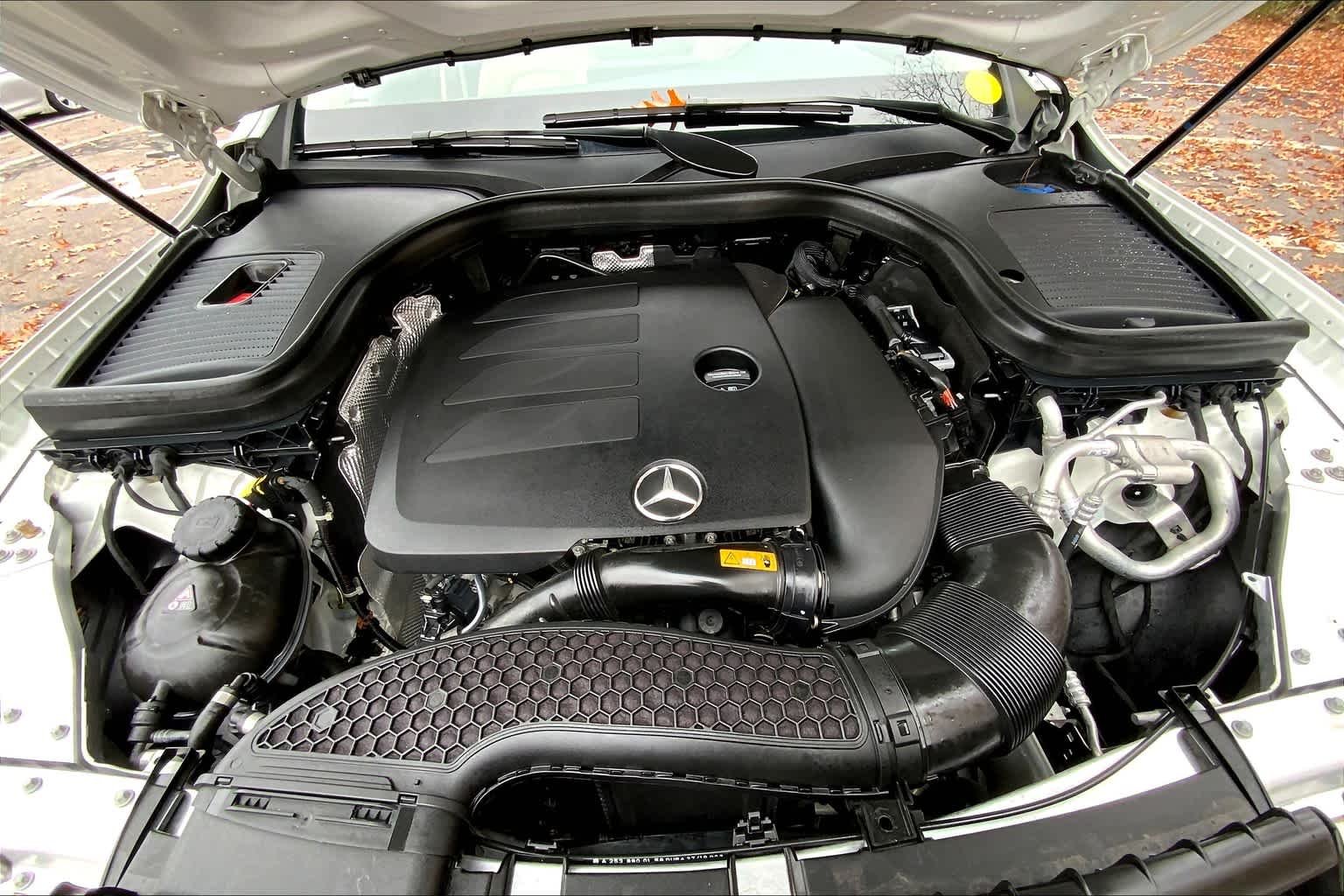 Used 2020 Polar White Mercedes-Benz GLC 300 image 29