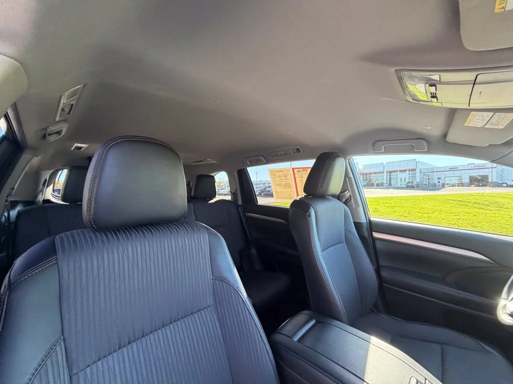 Used 2019 Blue Toyota LE Plus image 38