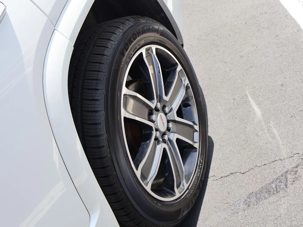 Used 2017 White GMC Denali image 47