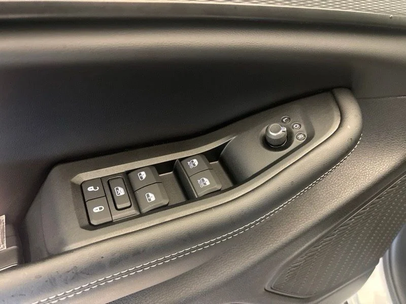 New 2026 Silver Zynith Exterior Paint Jeep Laredo X image 33