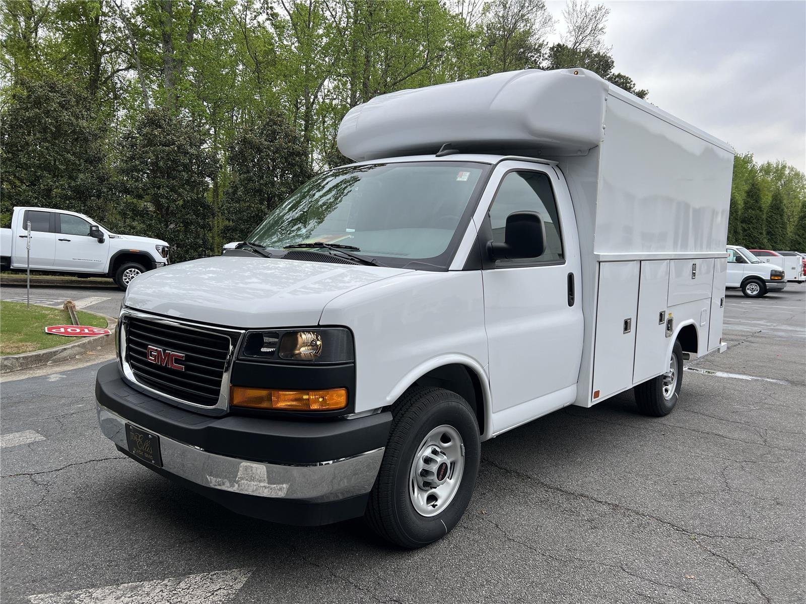 New 2025 Summit White GMC 1WT image 3
