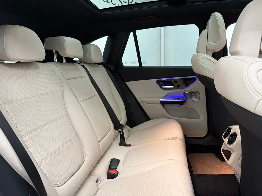 New 2027 White Mercedes-Benz GLC 300 image 29