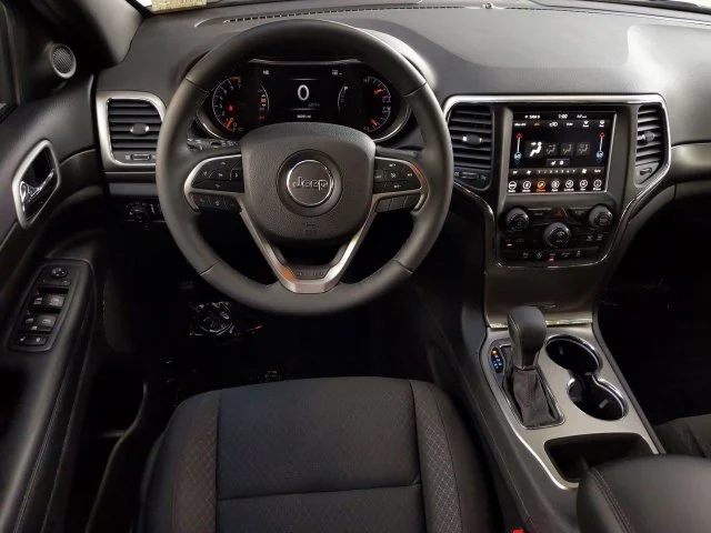 Used 2018 White Jeep Laredo E image 31