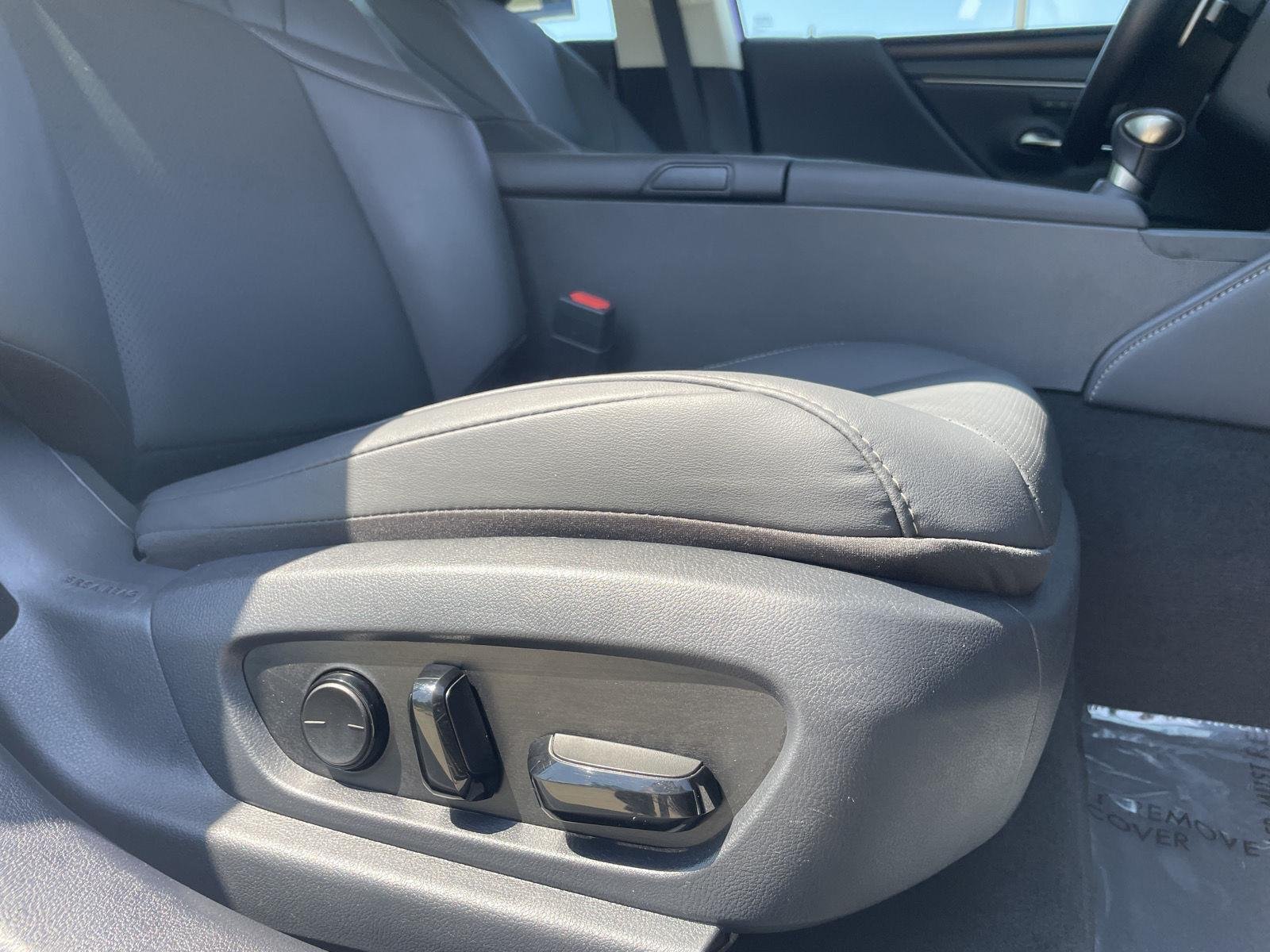 Used 2025 Iridium Lexus Base image 5